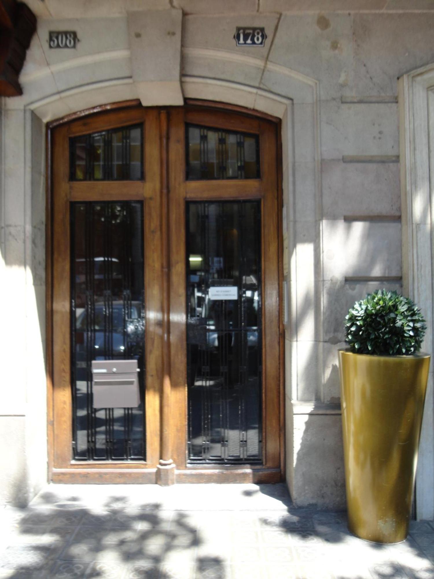 Claris Apartments — Fotos 1